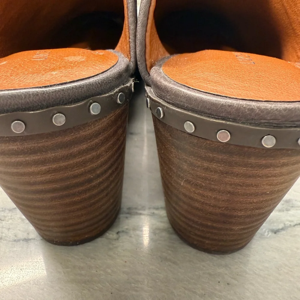 Lucky Brand Dark Gray graphite Leather Ankle Booties nail stud trim sz 7 slip on